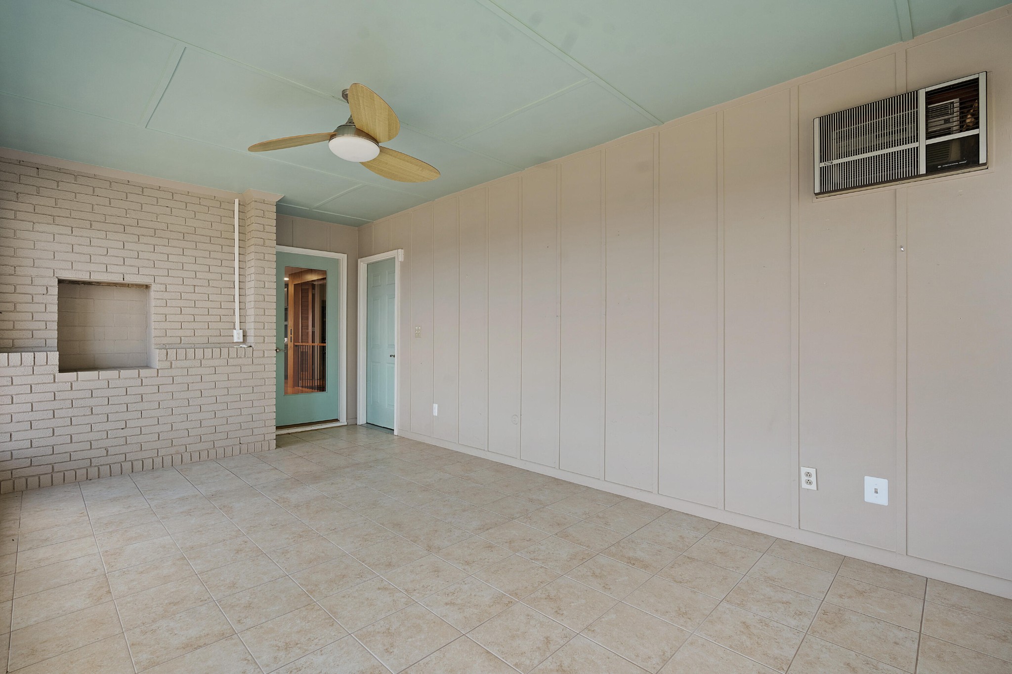 540 N Crest Court Property Photo 27
