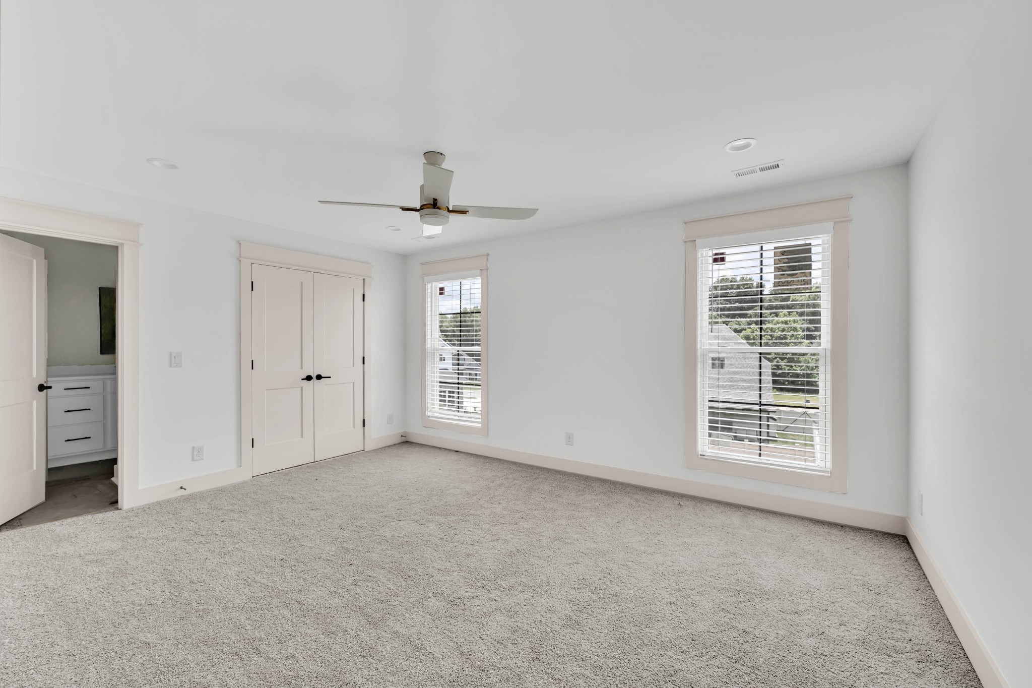 2462 Ellsworth Dr Property Photo 17