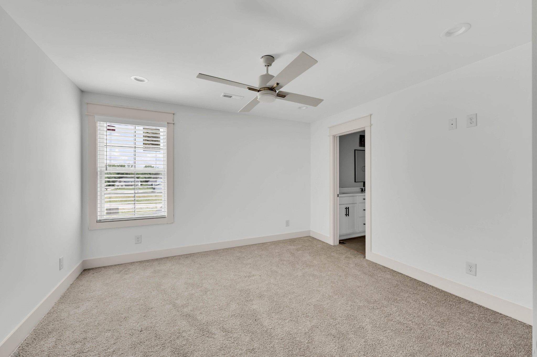 2462 Ellsworth Dr Property Photo 18