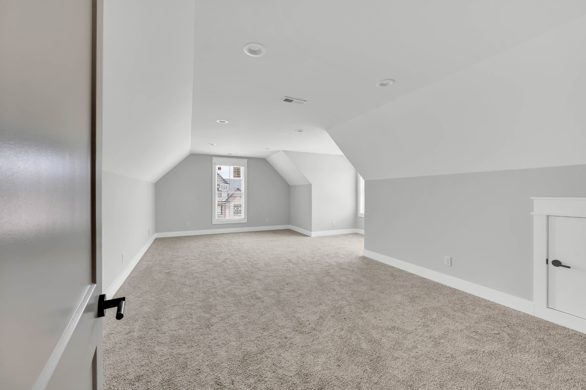 2462 Ellsworth Dr Property Photo 20