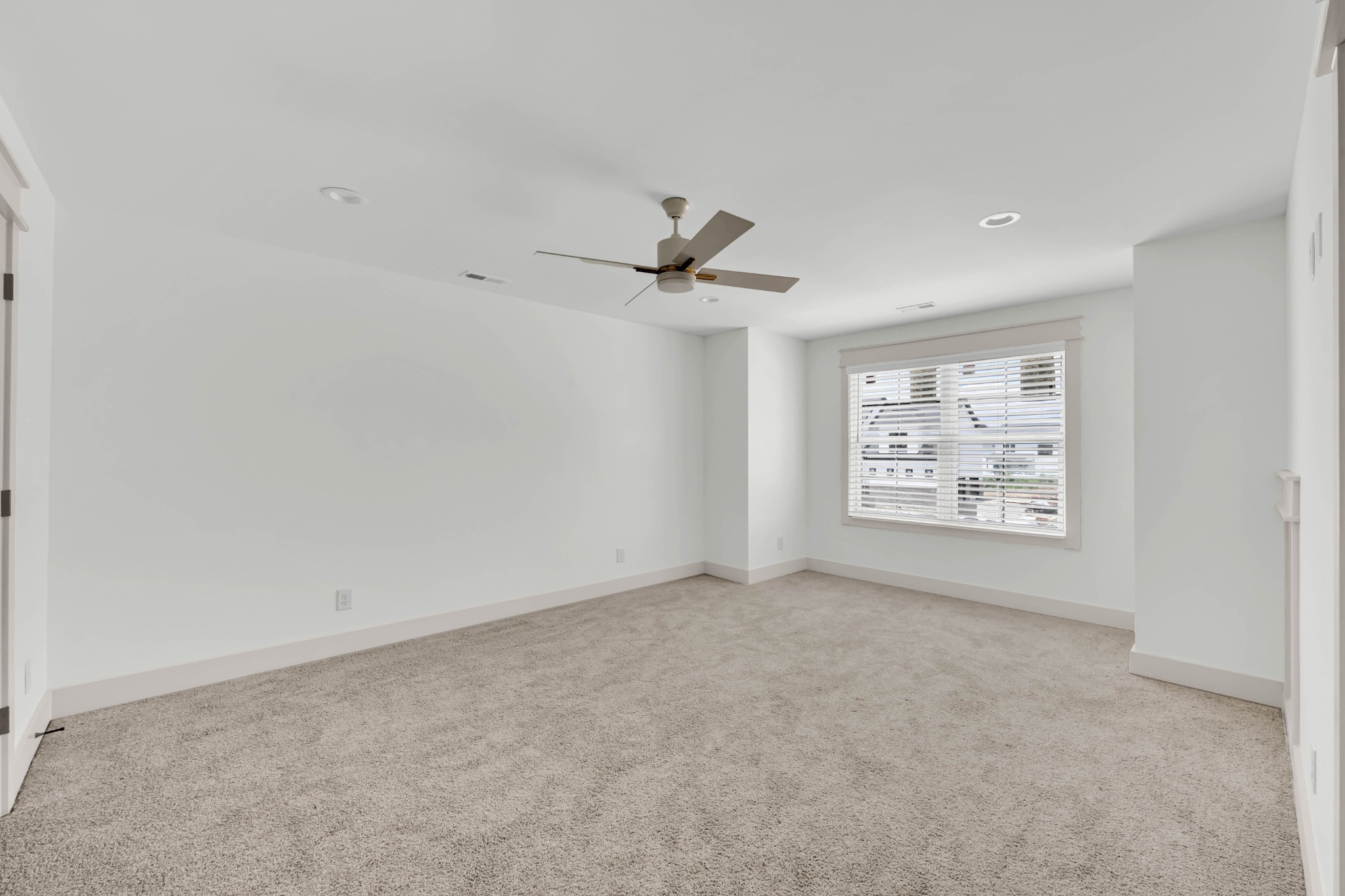 2462 Ellsworth Dr Property Photo 21
