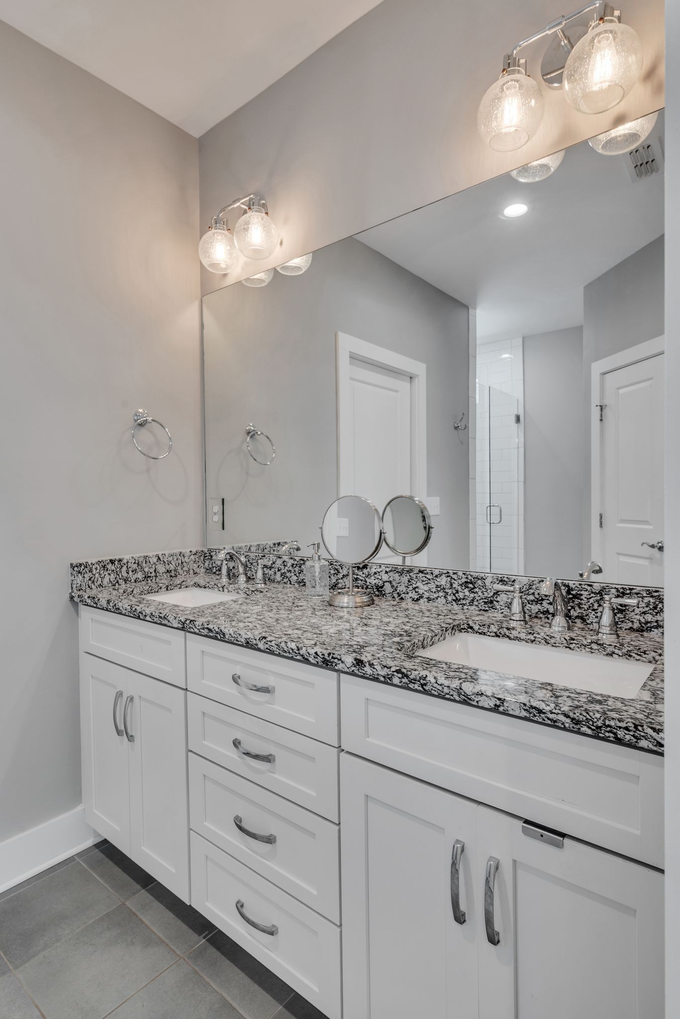 1809 Delta Ave Property Photo 12