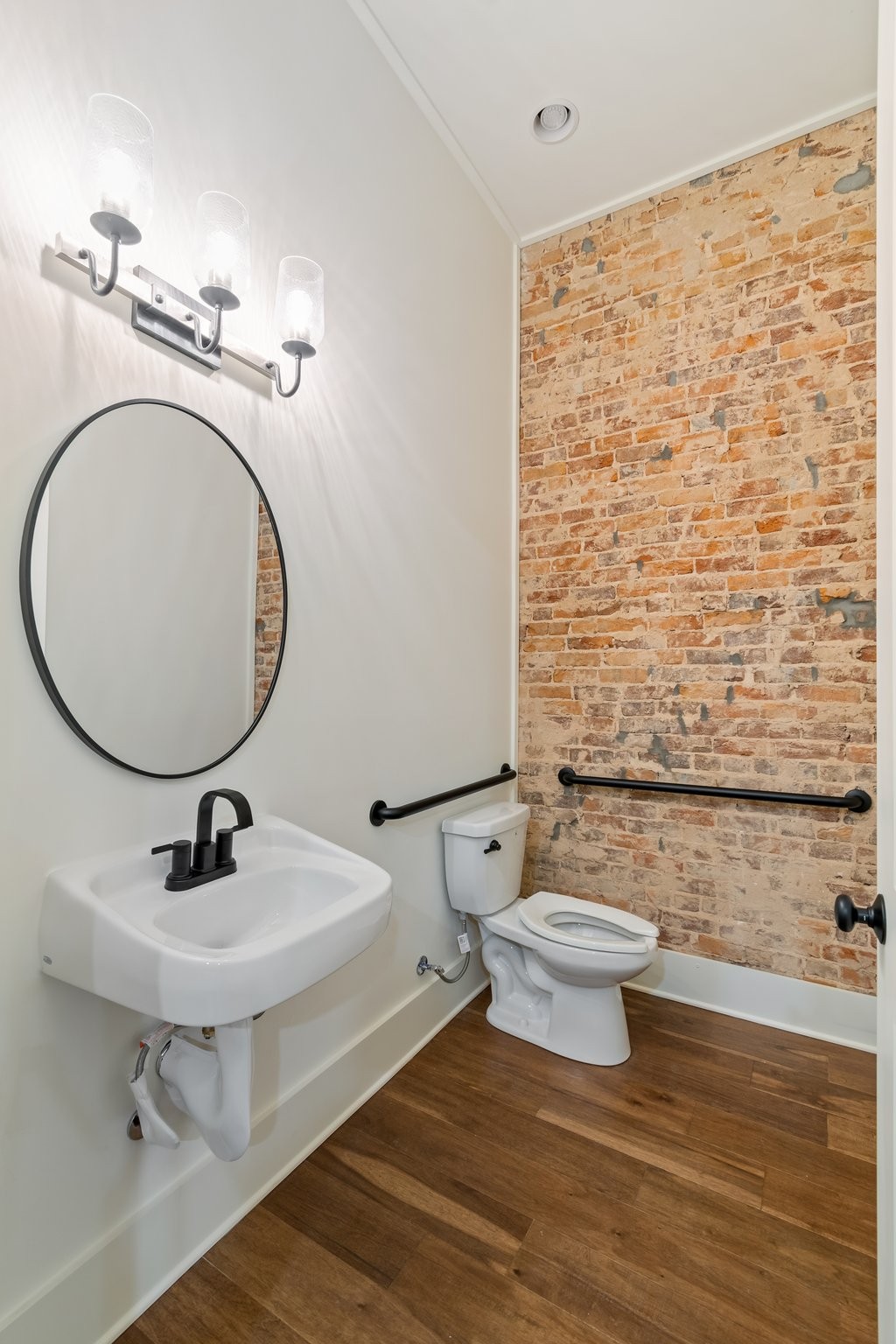 117 N Main St Property Photo 9