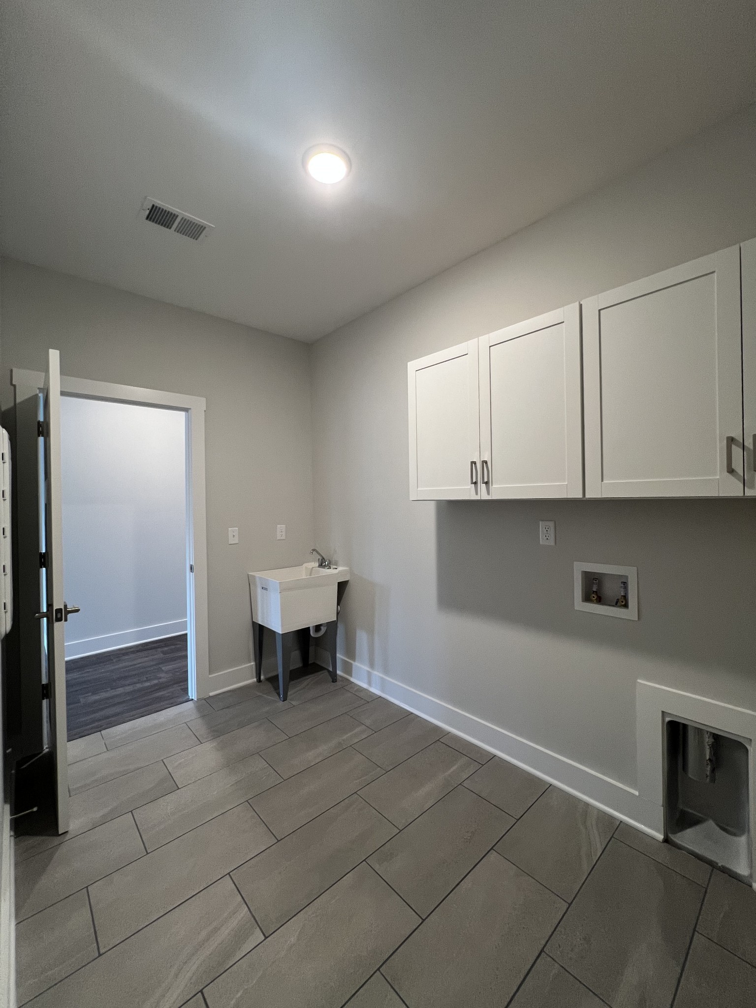 205 Sugar Berry Court East Property Photo 8