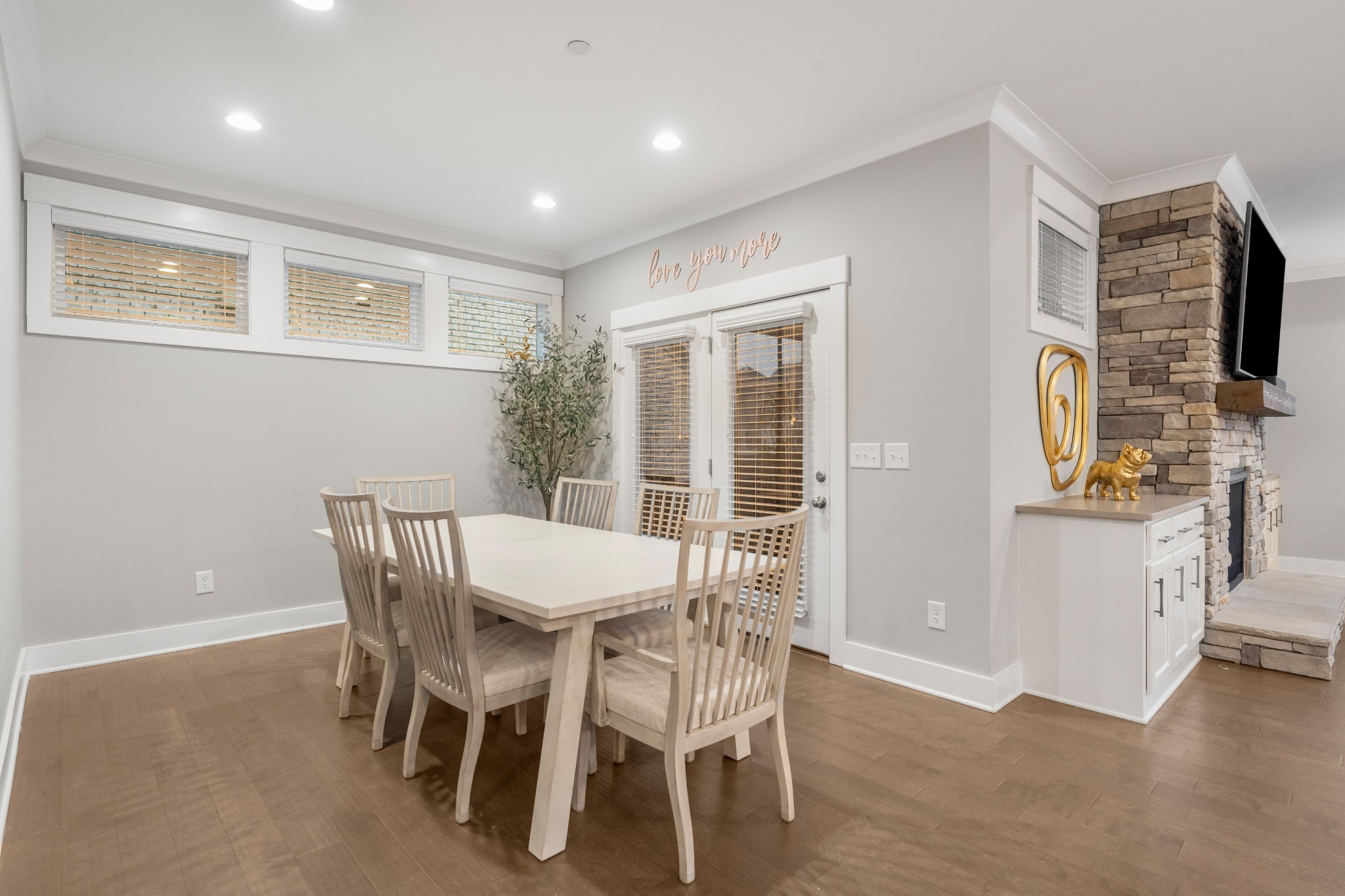 1816 Apperley Dr Property Photo 16