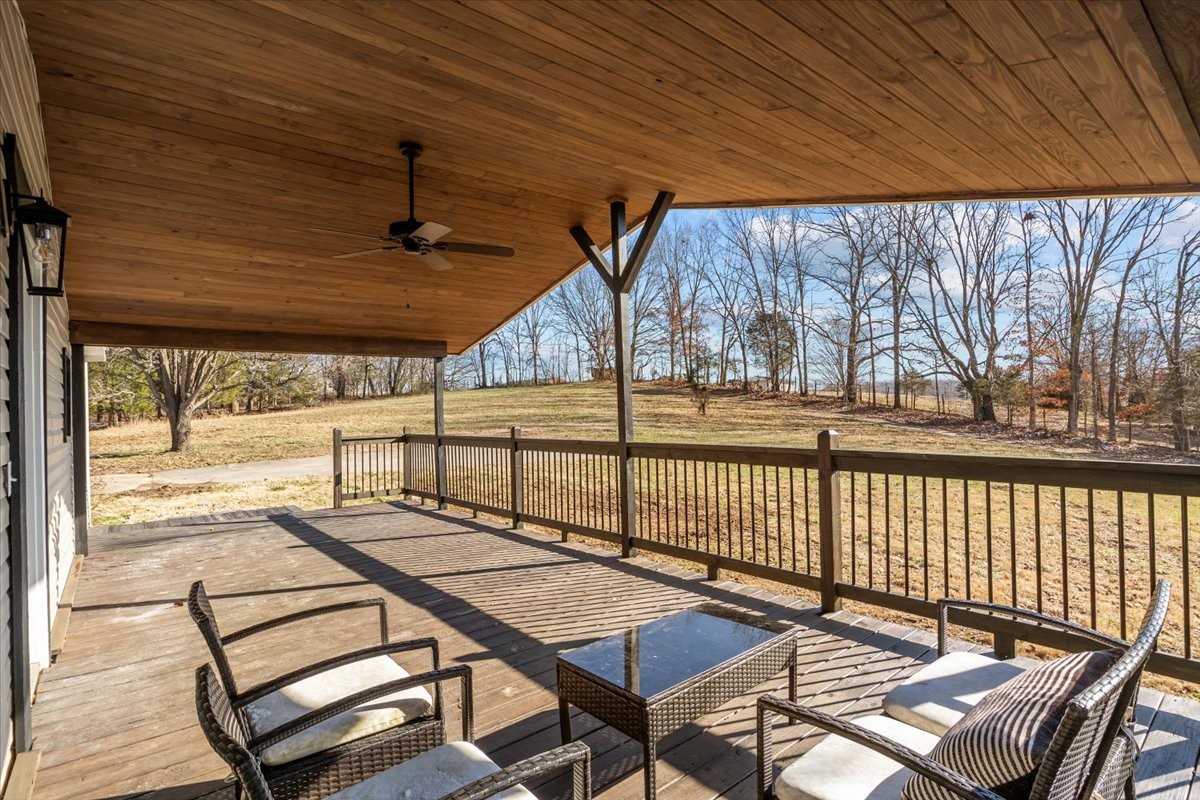 1368 Collins Rd Property Photo 4