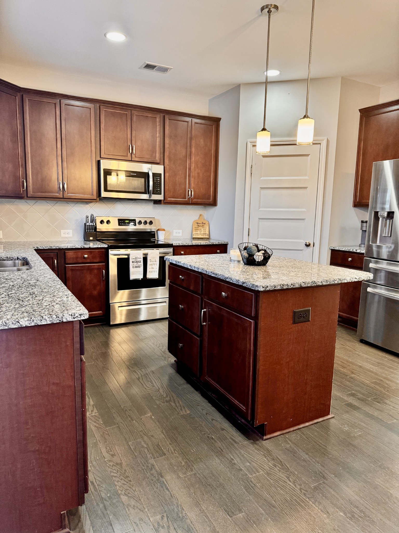 1629 Summit Rdg Property Photo 7
