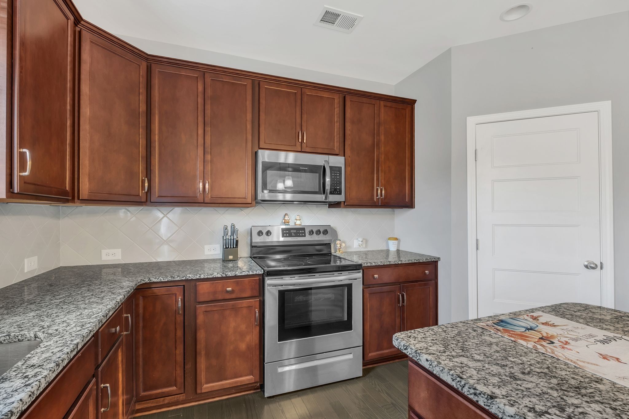 1629 Summit Rdg Property Photo 8