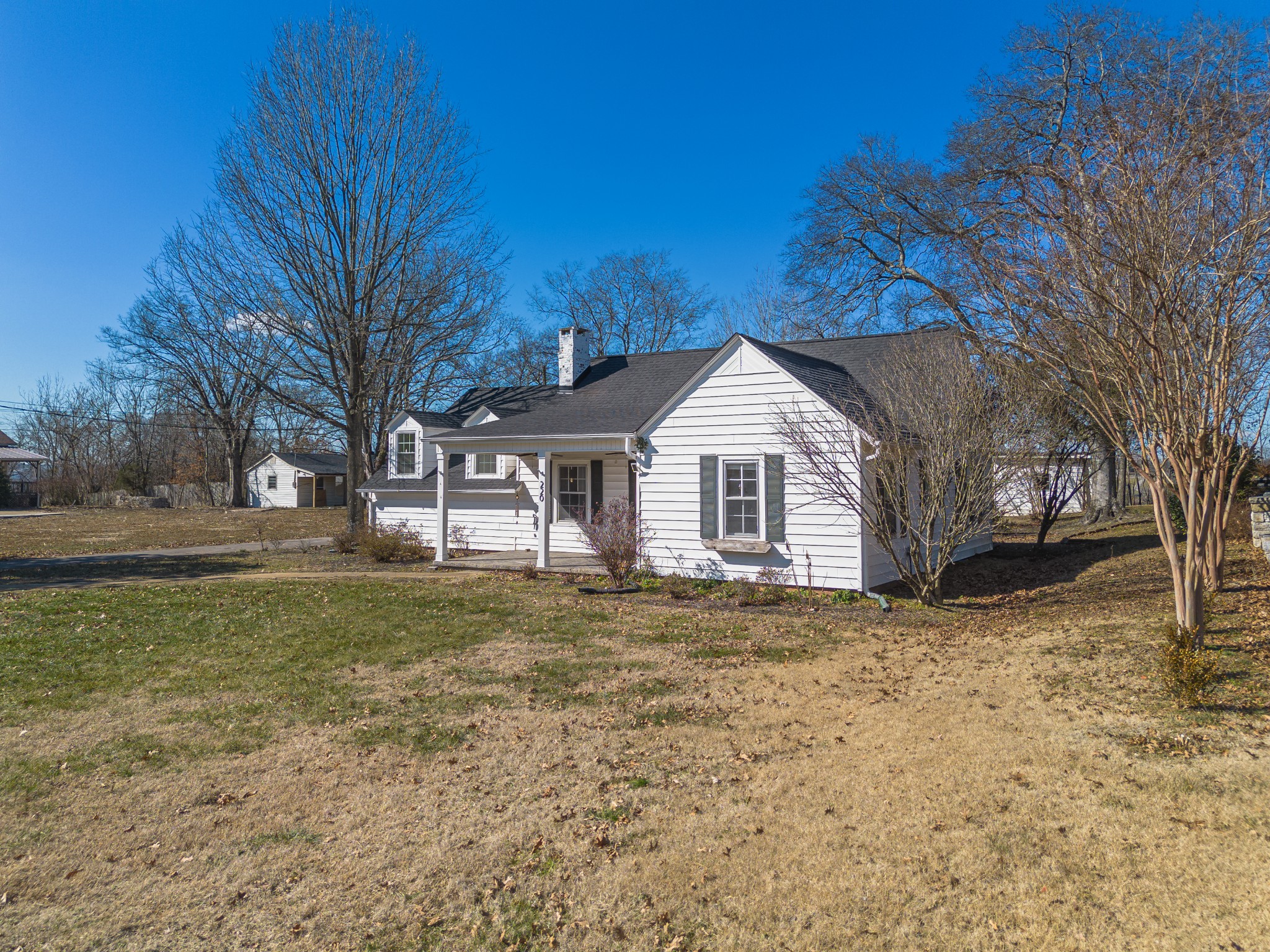 220 Rose St Property Photo 3