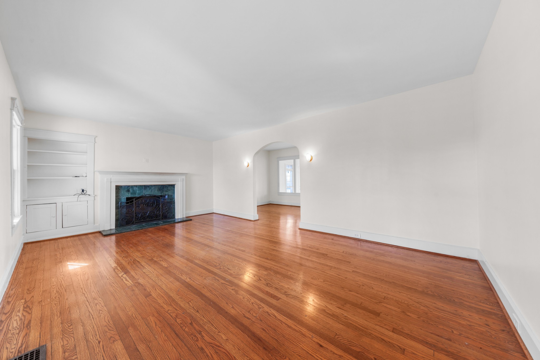 220 Rose St Property Photo 5