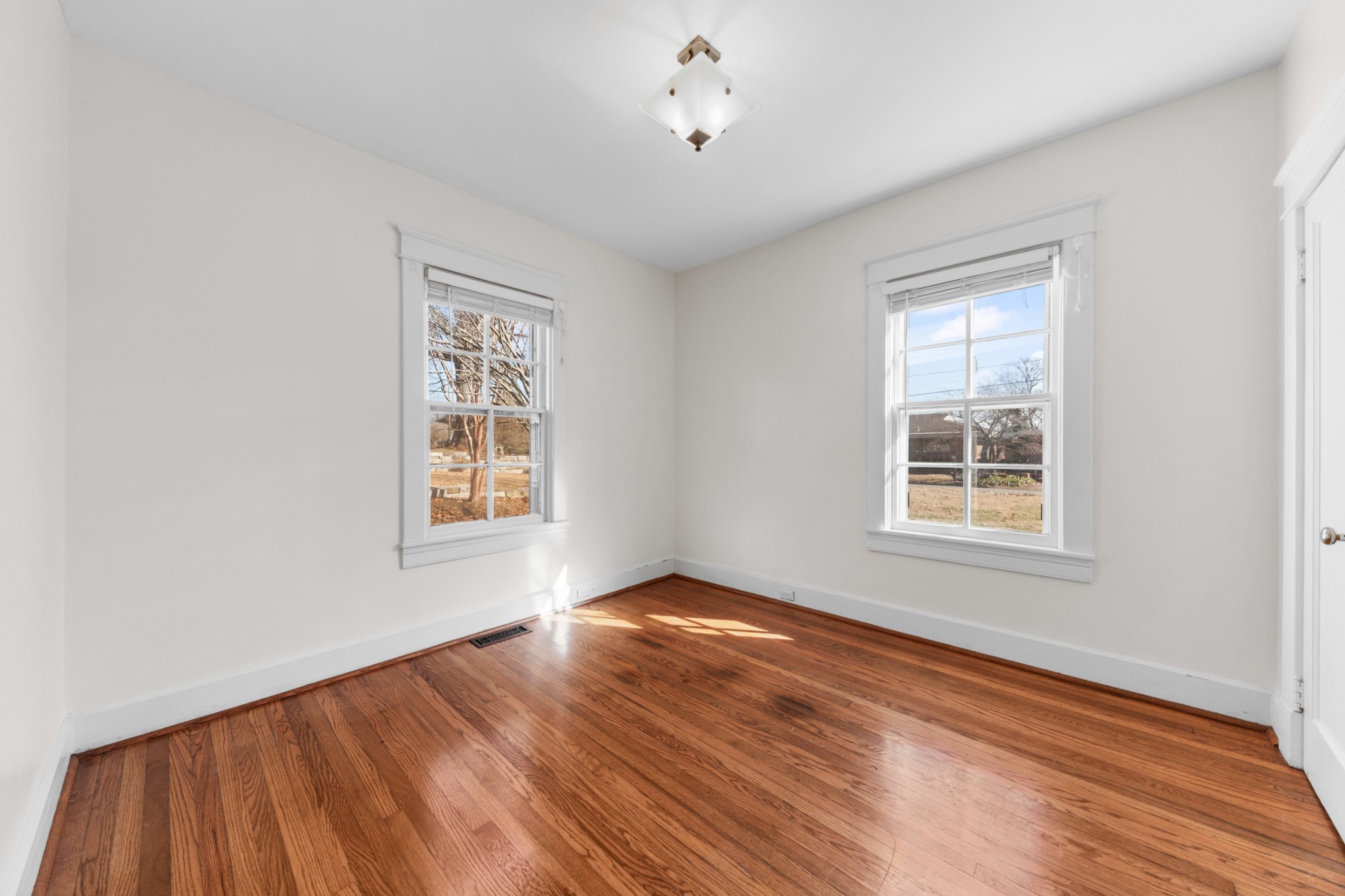220 Rose St Property Photo 13
