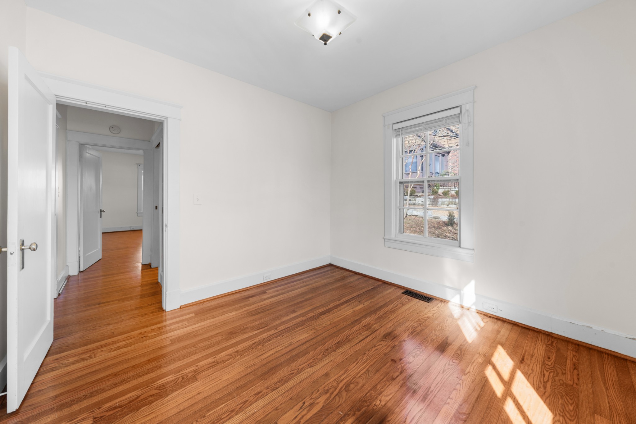 220 Rose St Property Photo 14