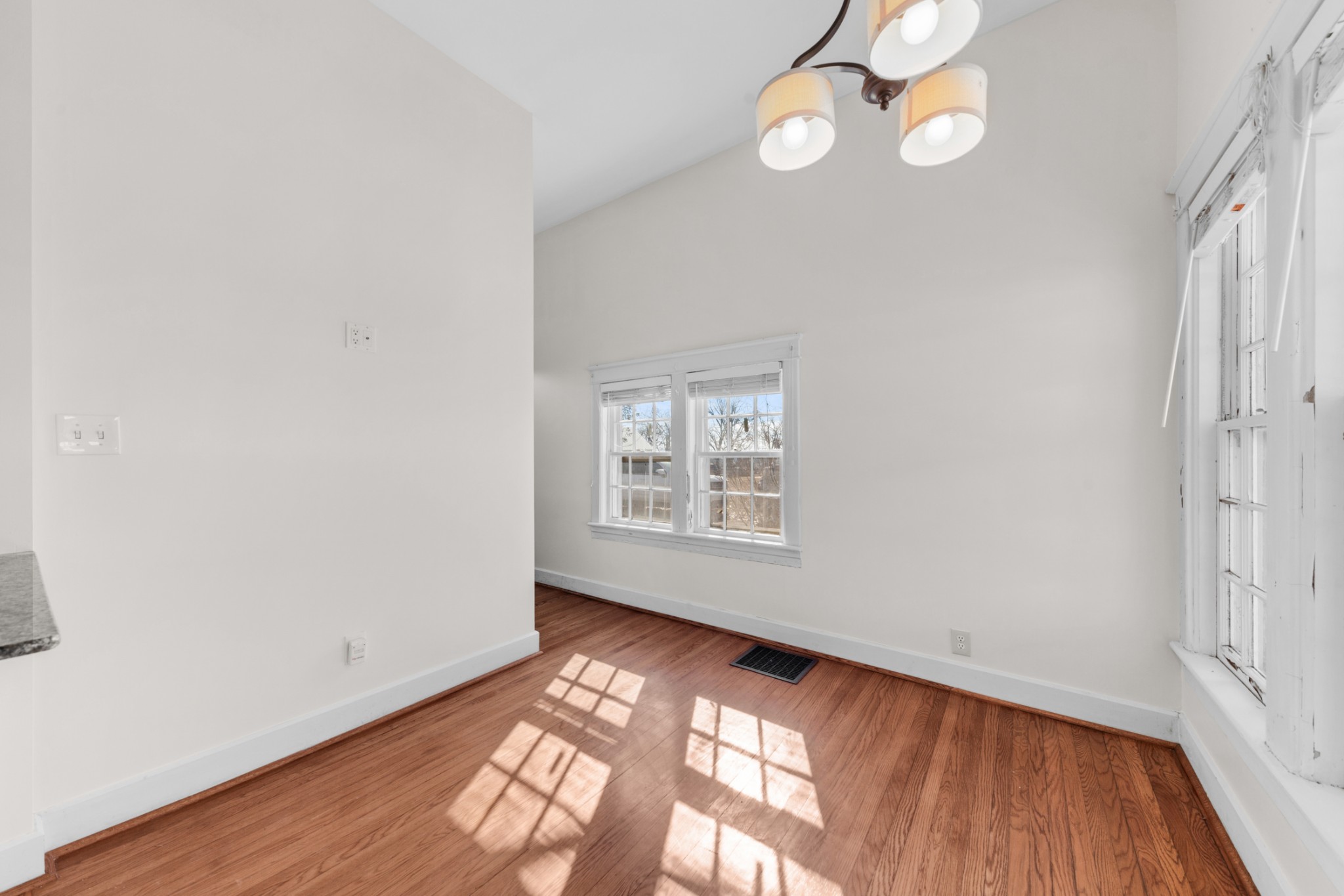 220 Rose St Property Photo 35