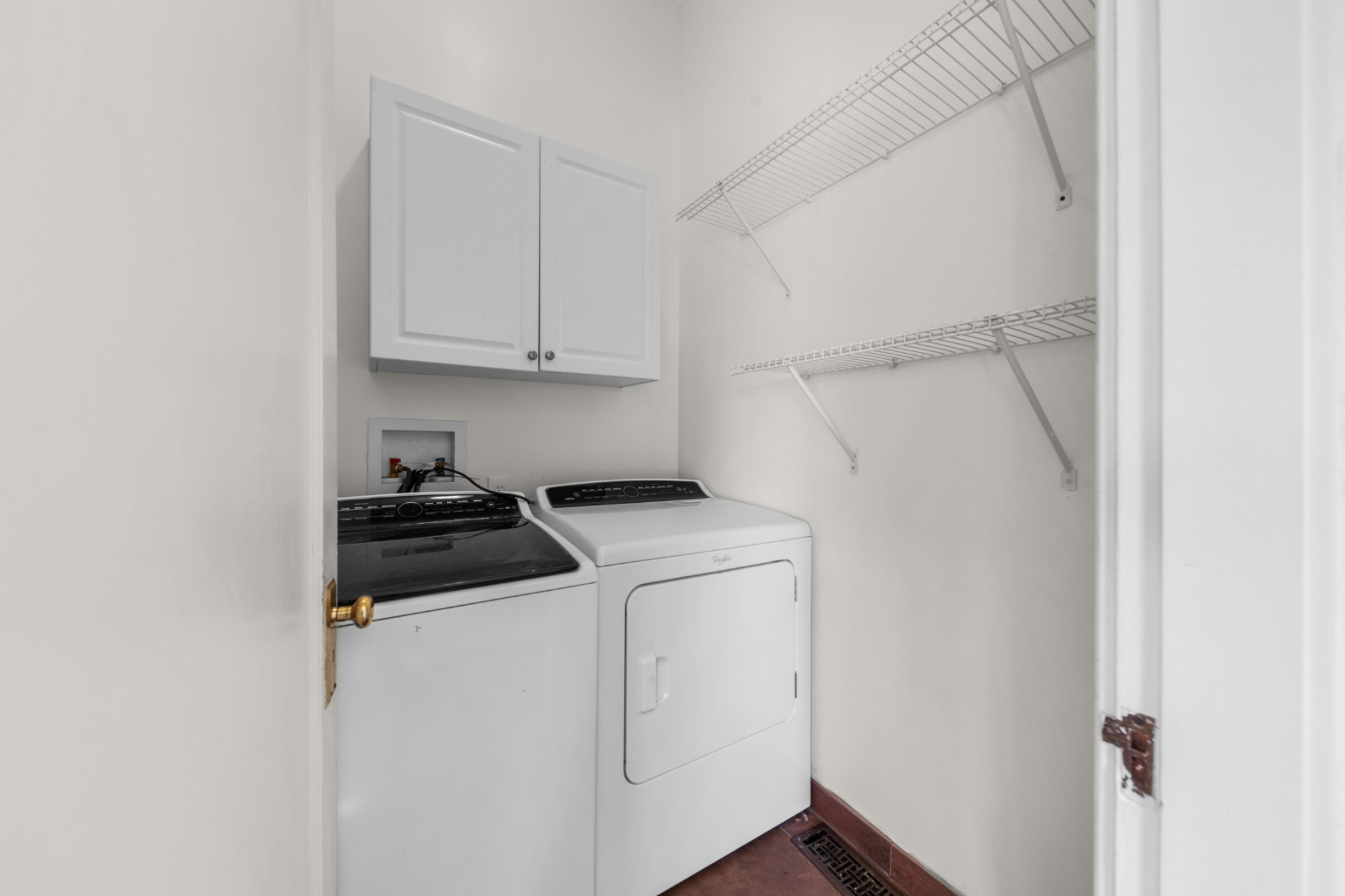 220 Rose St Property Photo 37