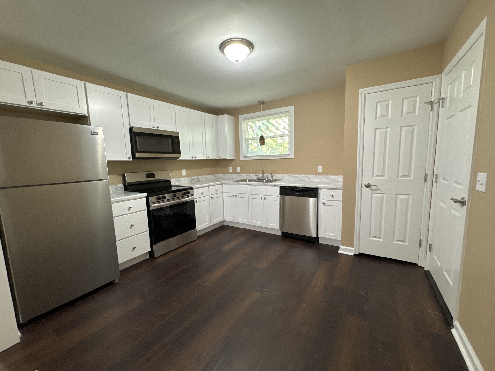 3241 Briarwick Dr Property Photo 7