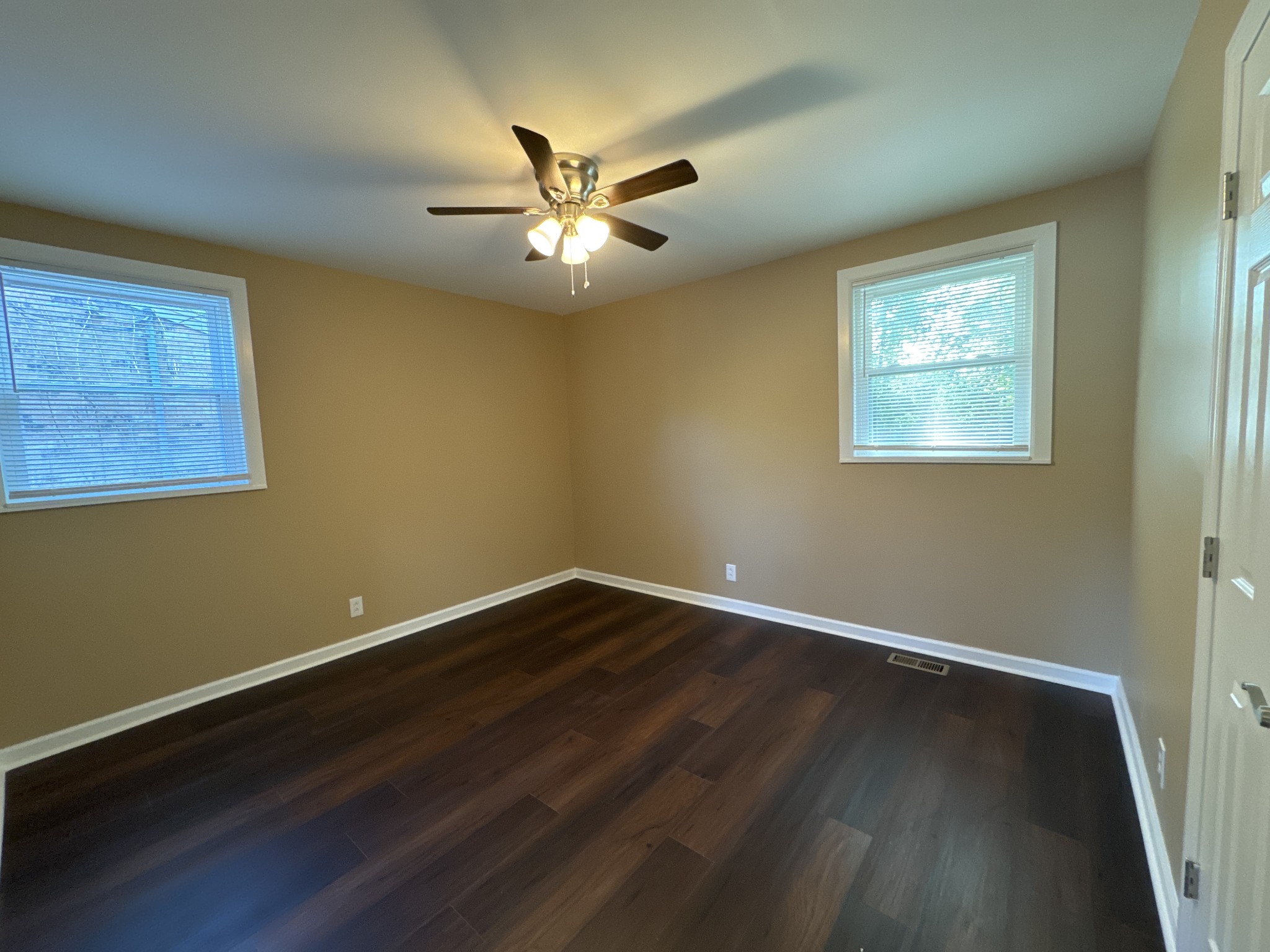 3241 Briarwick Dr Property Photo 12