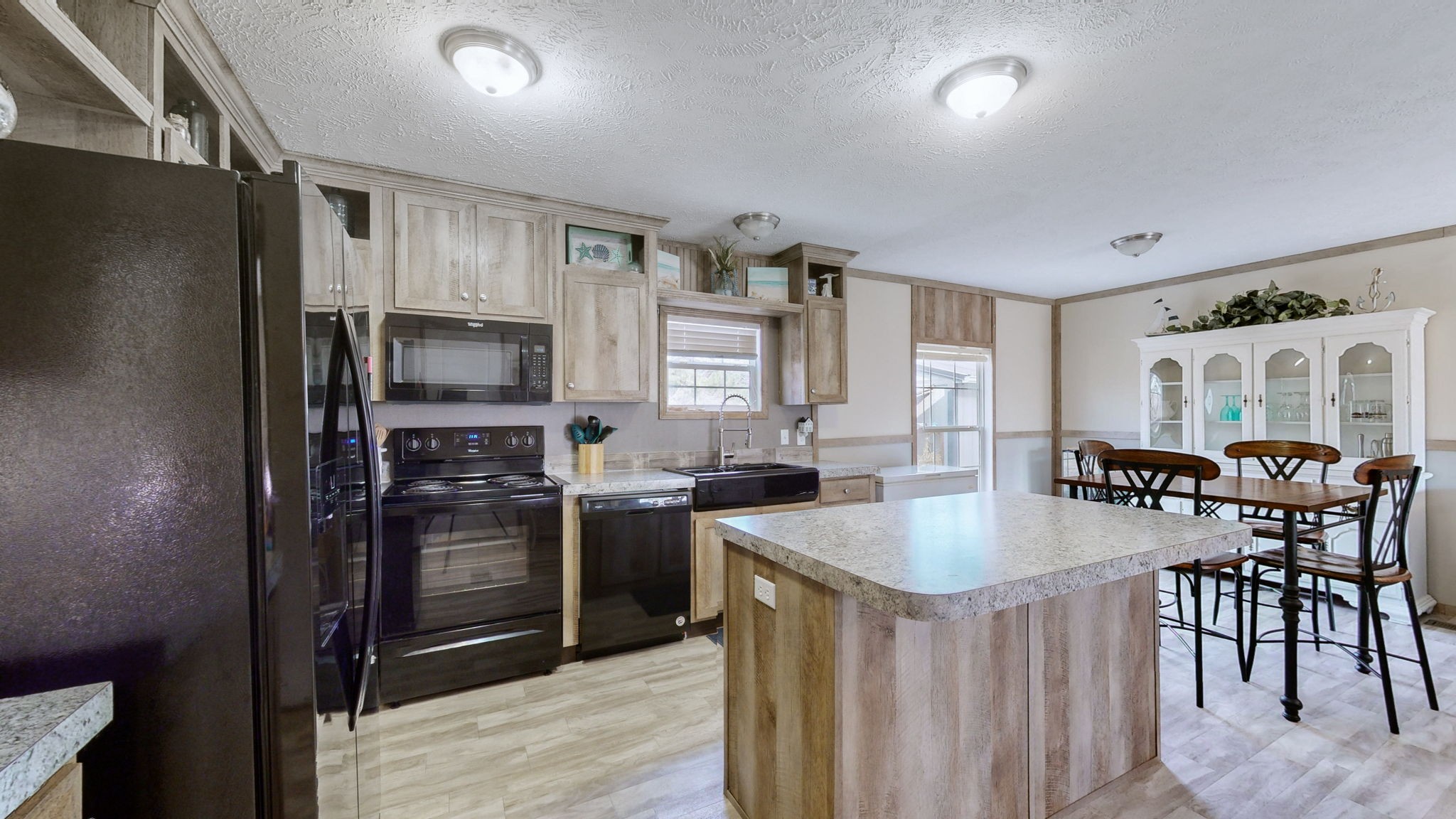 1055 Link Rd Property Photo 3