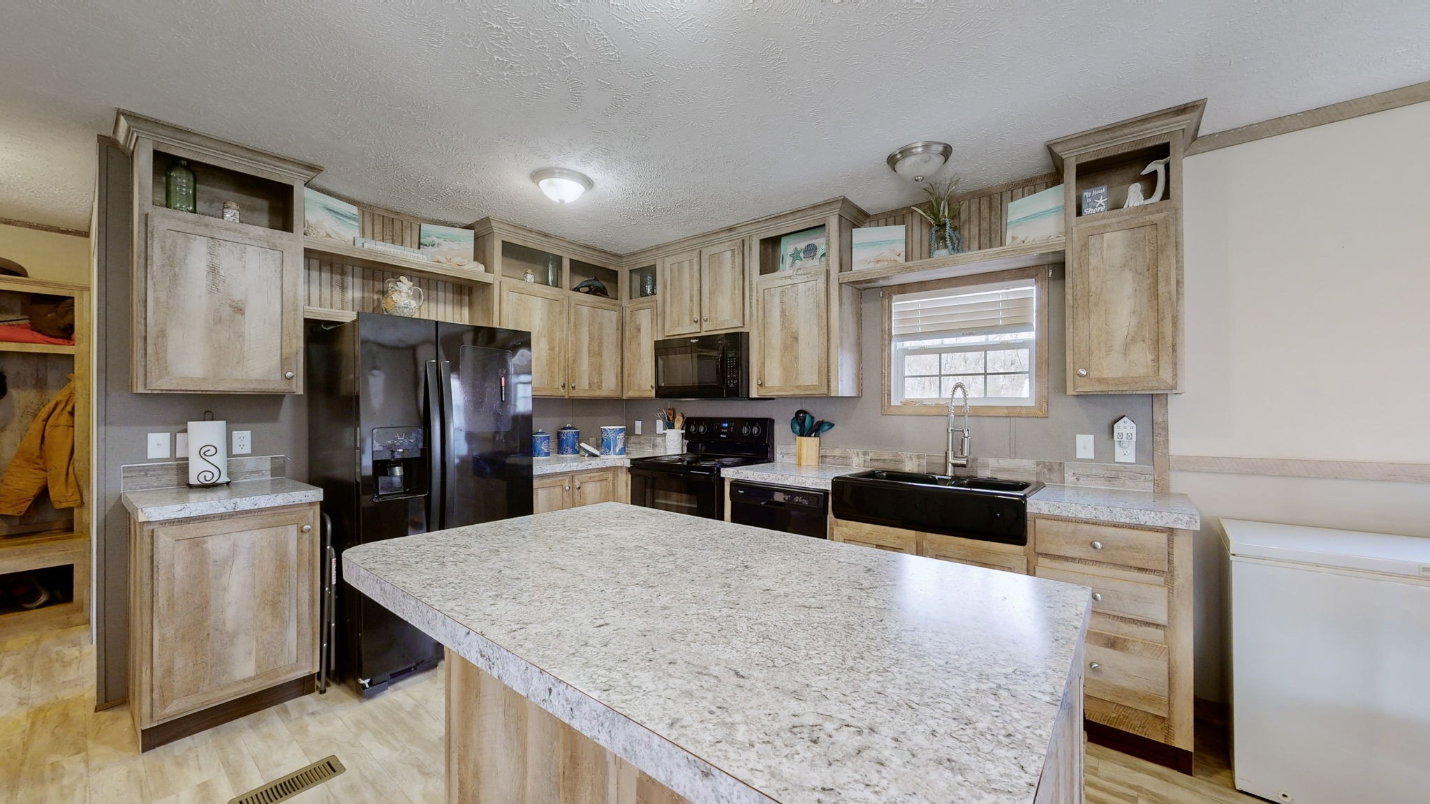 1055 Link Rd Property Photo 4