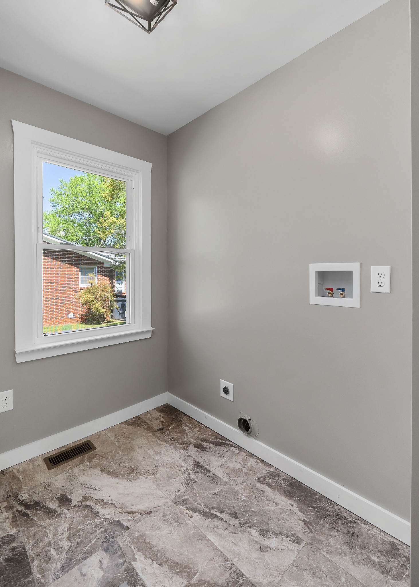 407 Clark Blvd Property Photo 38