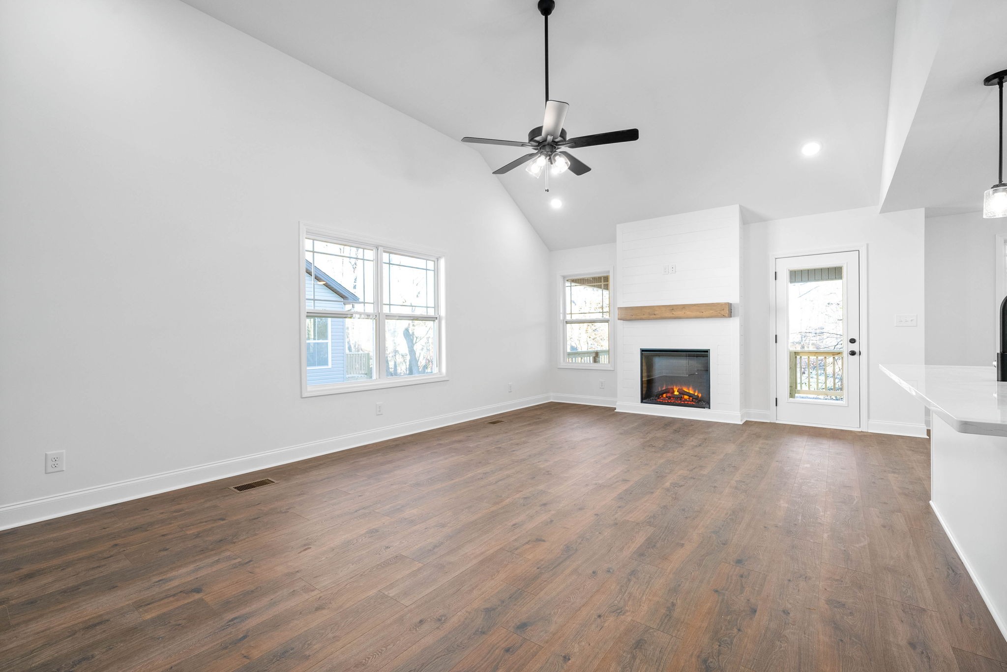 1213 Elizabeth Lane Property Photo 5
