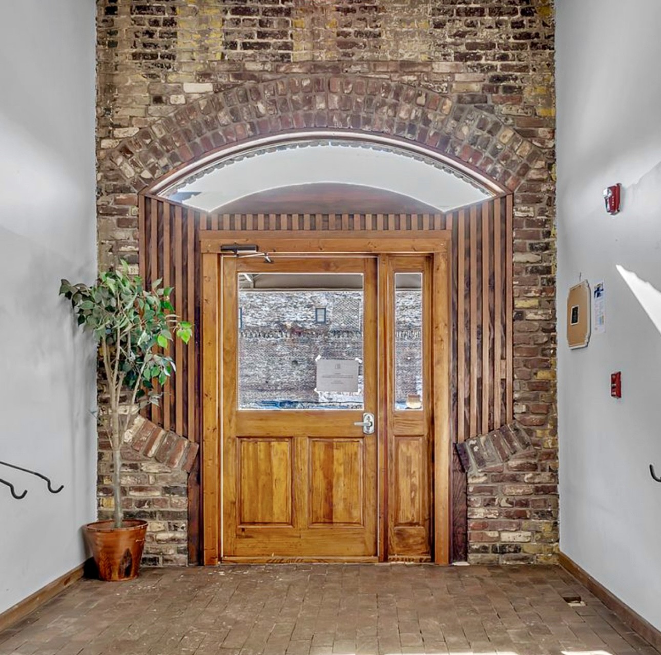 105 W Jackson Ave Property Photo