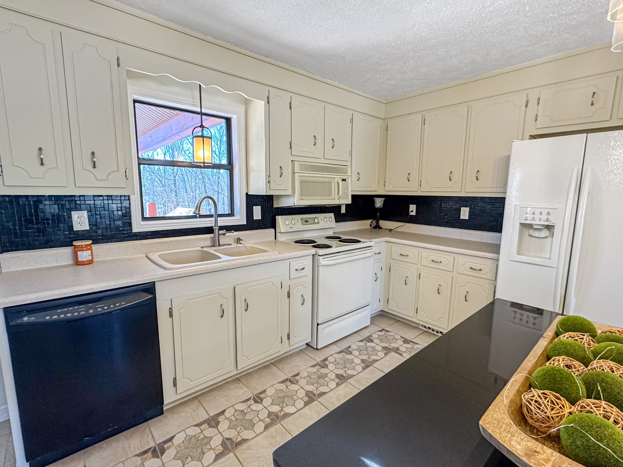 420 Peachers Ln Property Photo 6
