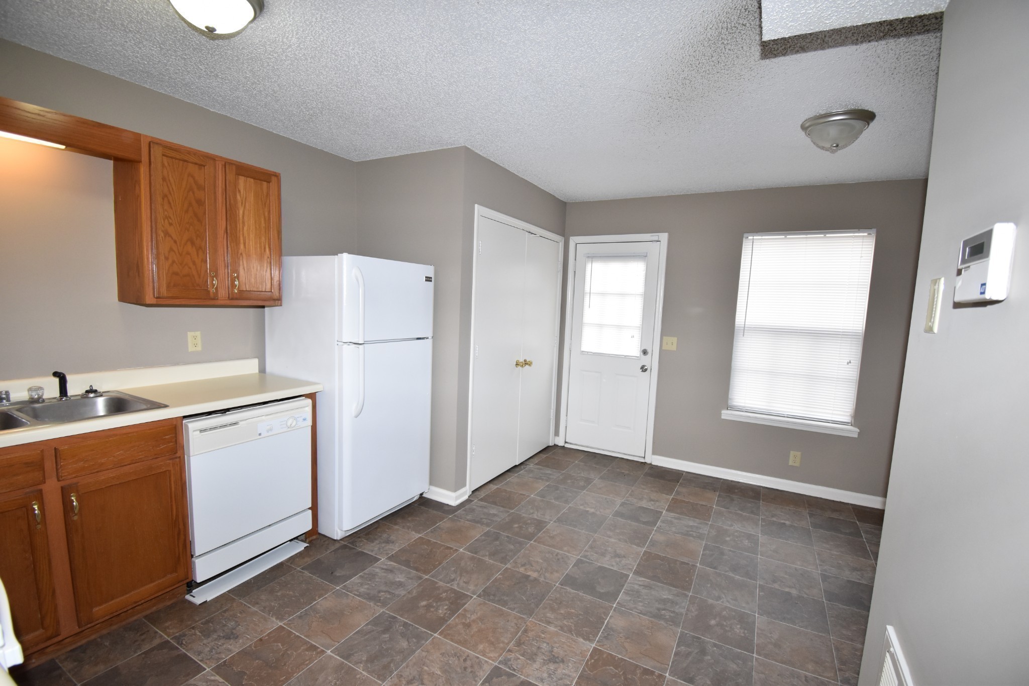 107 Ballygar St Property Photo 6