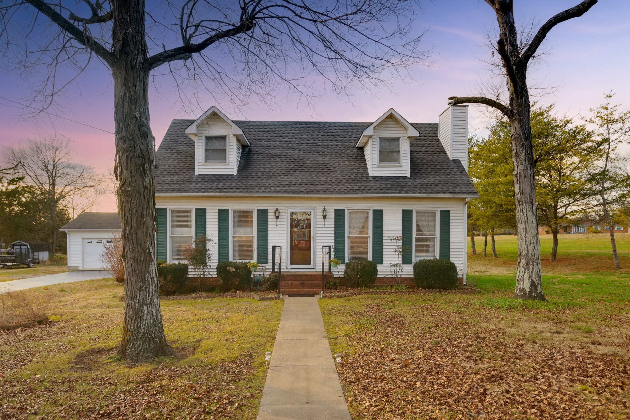 1311 Glenoaks Rd Property Photo 2