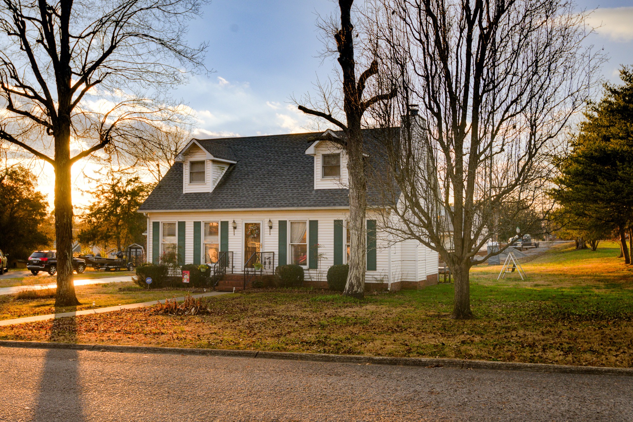 1311 Glenoaks Rd Property Photo 4