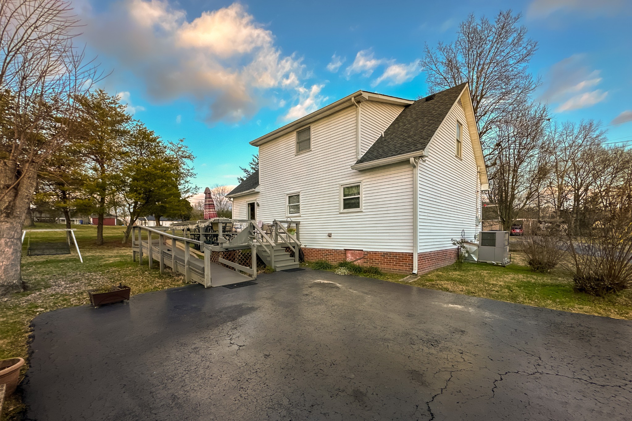 1311 Glenoaks Rd Property Photo 15