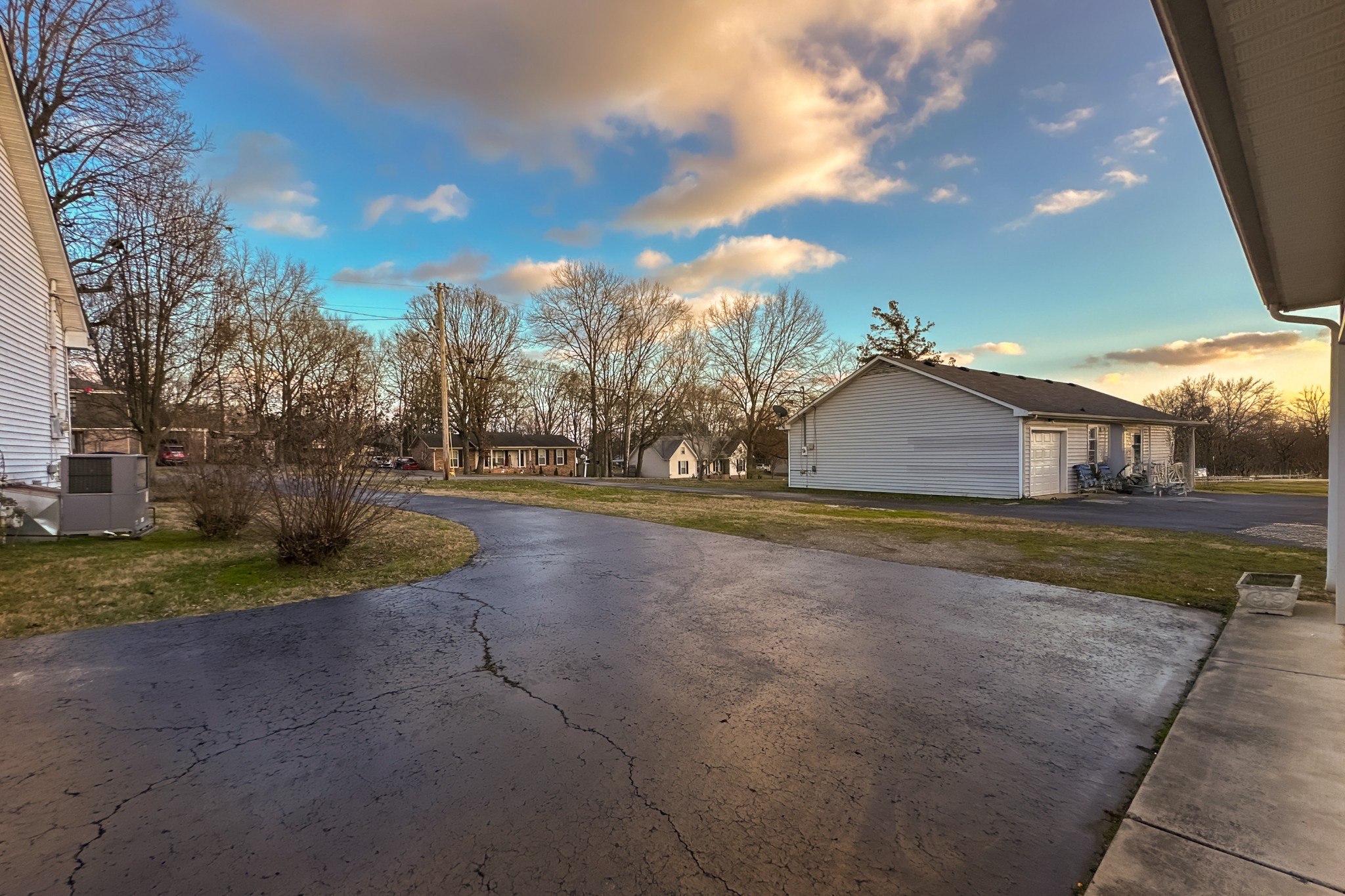 1311 Glenoaks Rd Property Photo 18