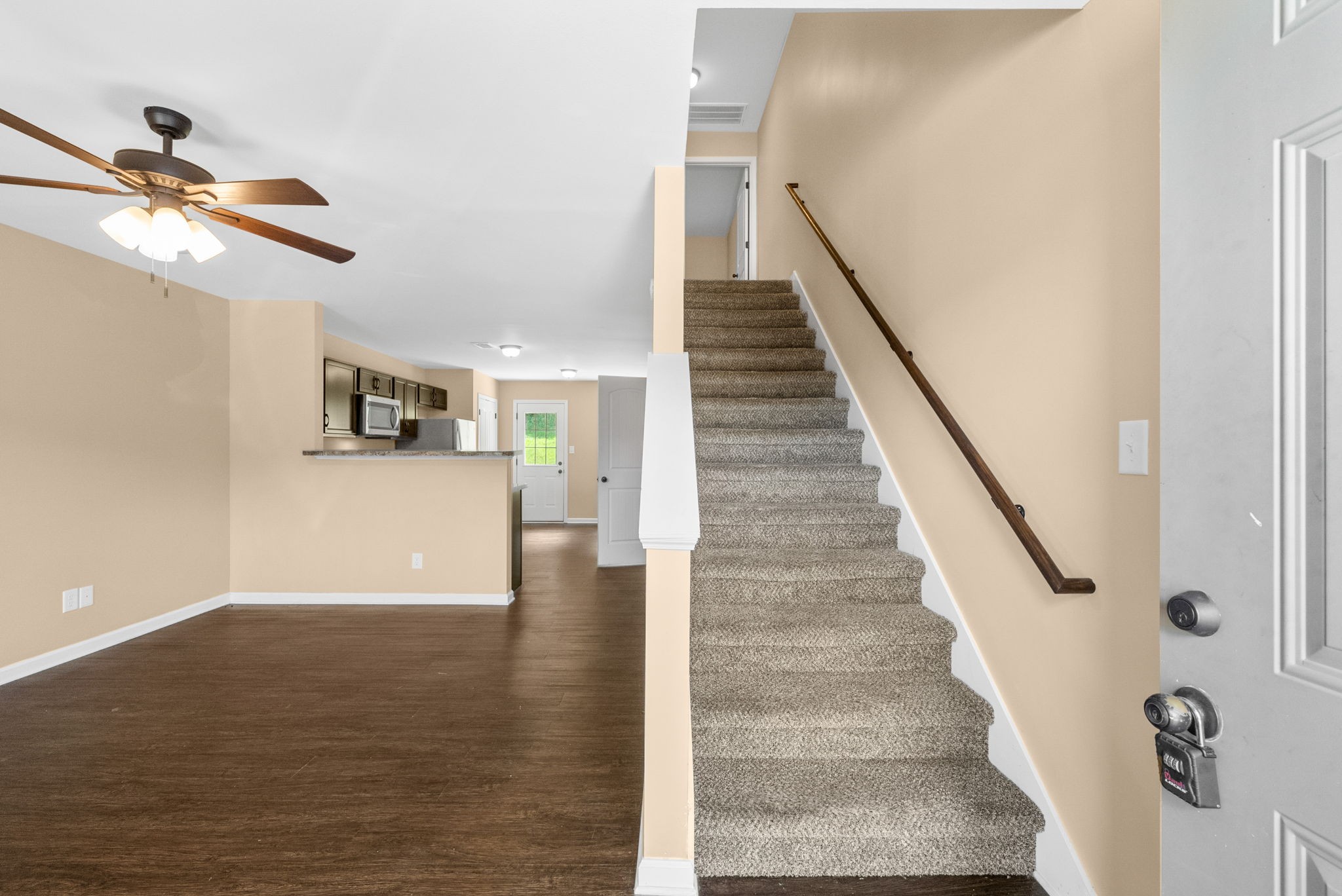 144 Center Pointe Drive Property Photo 4