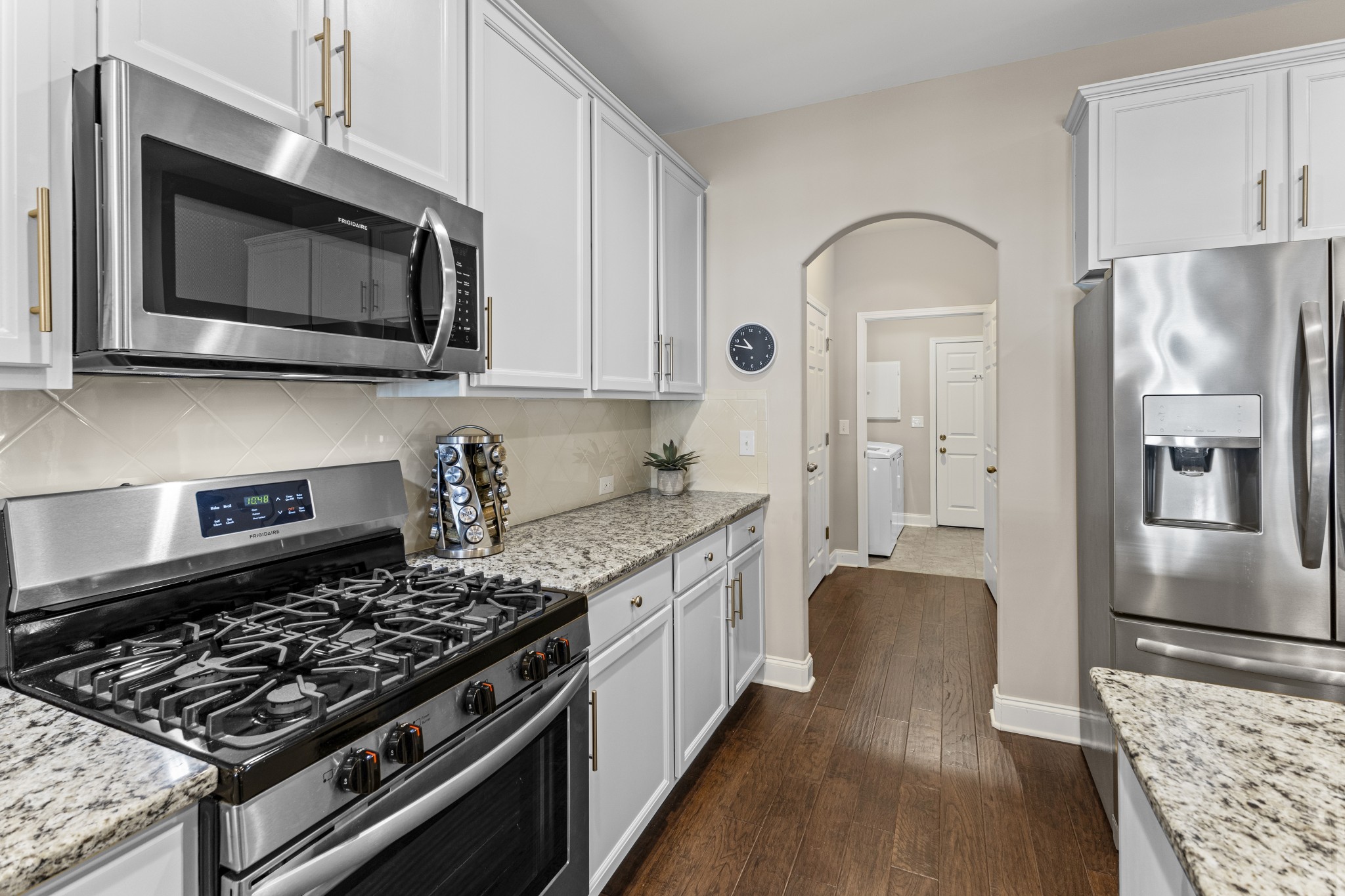 605 Weybridge Dr Property Photo 12