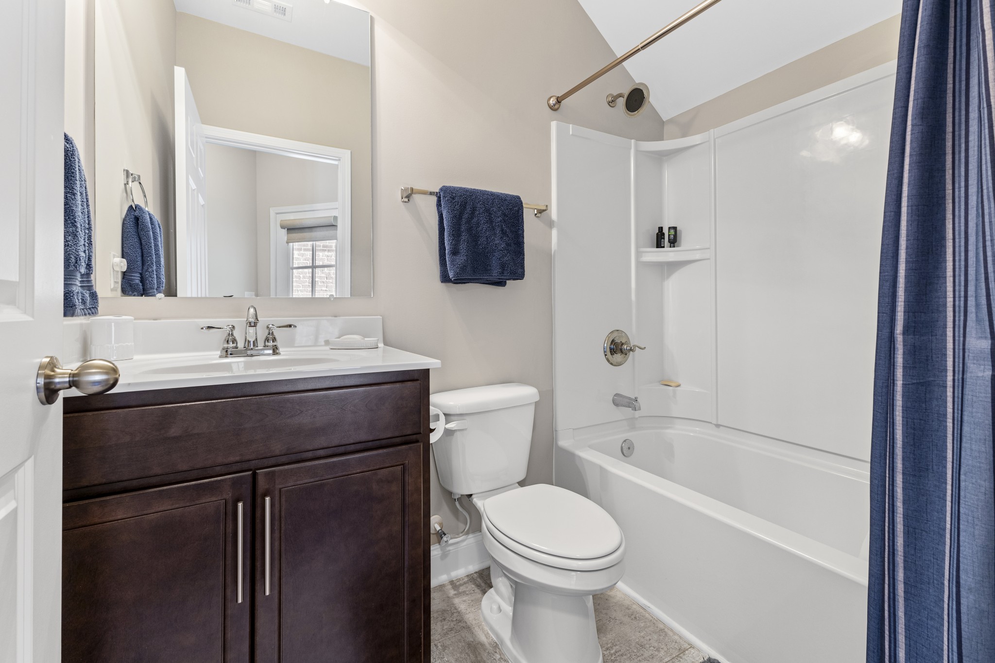 605 Weybridge Dr Property Photo 20