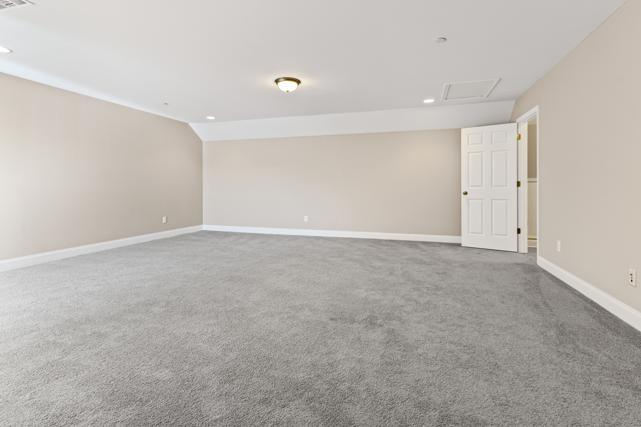 605 Weybridge Dr Property Photo 22