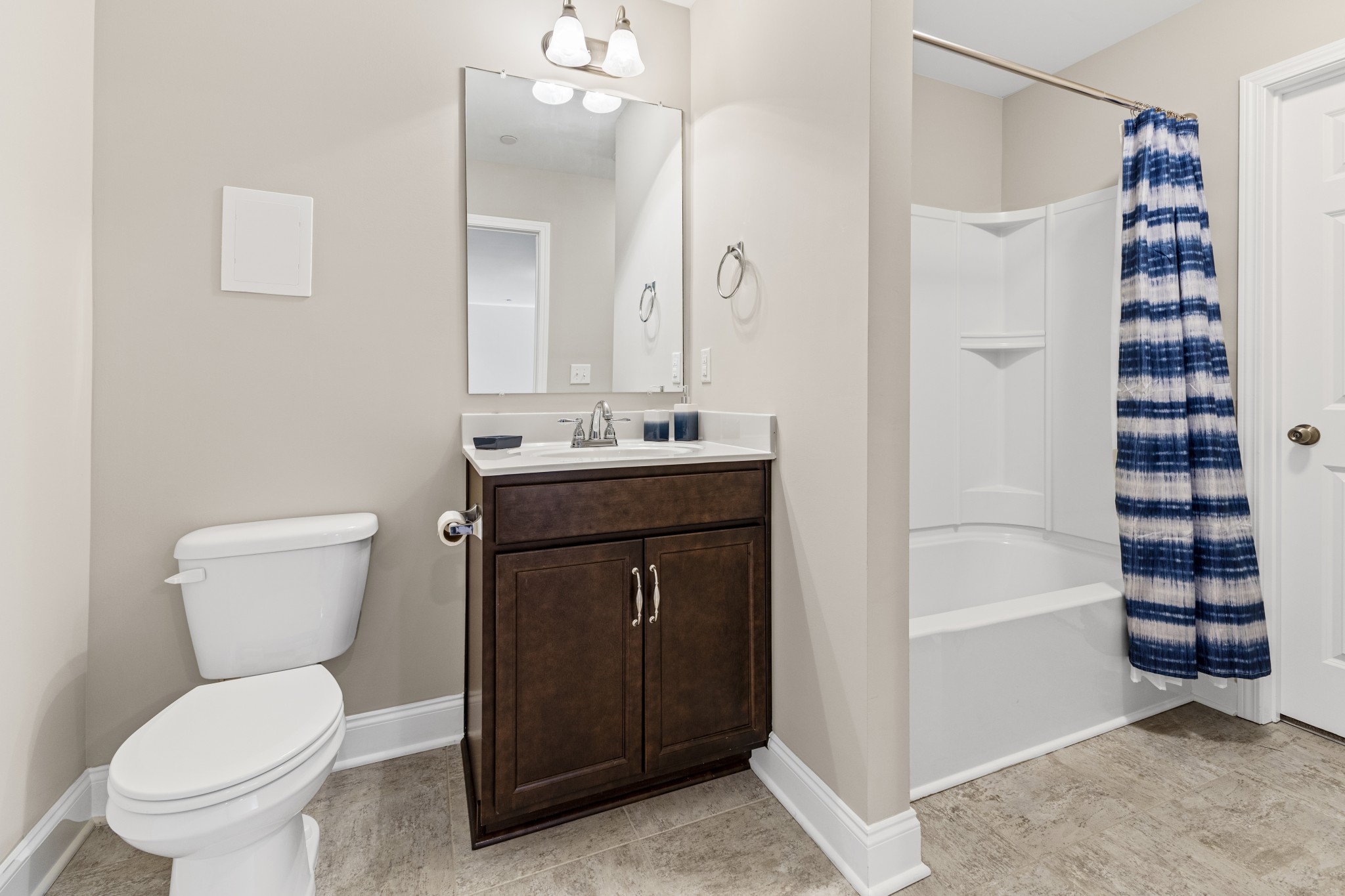 605 Weybridge Dr Property Photo 24