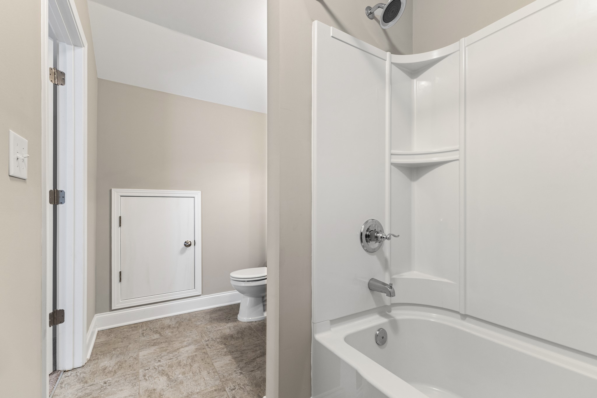 605 Weybridge Dr Property Photo 25