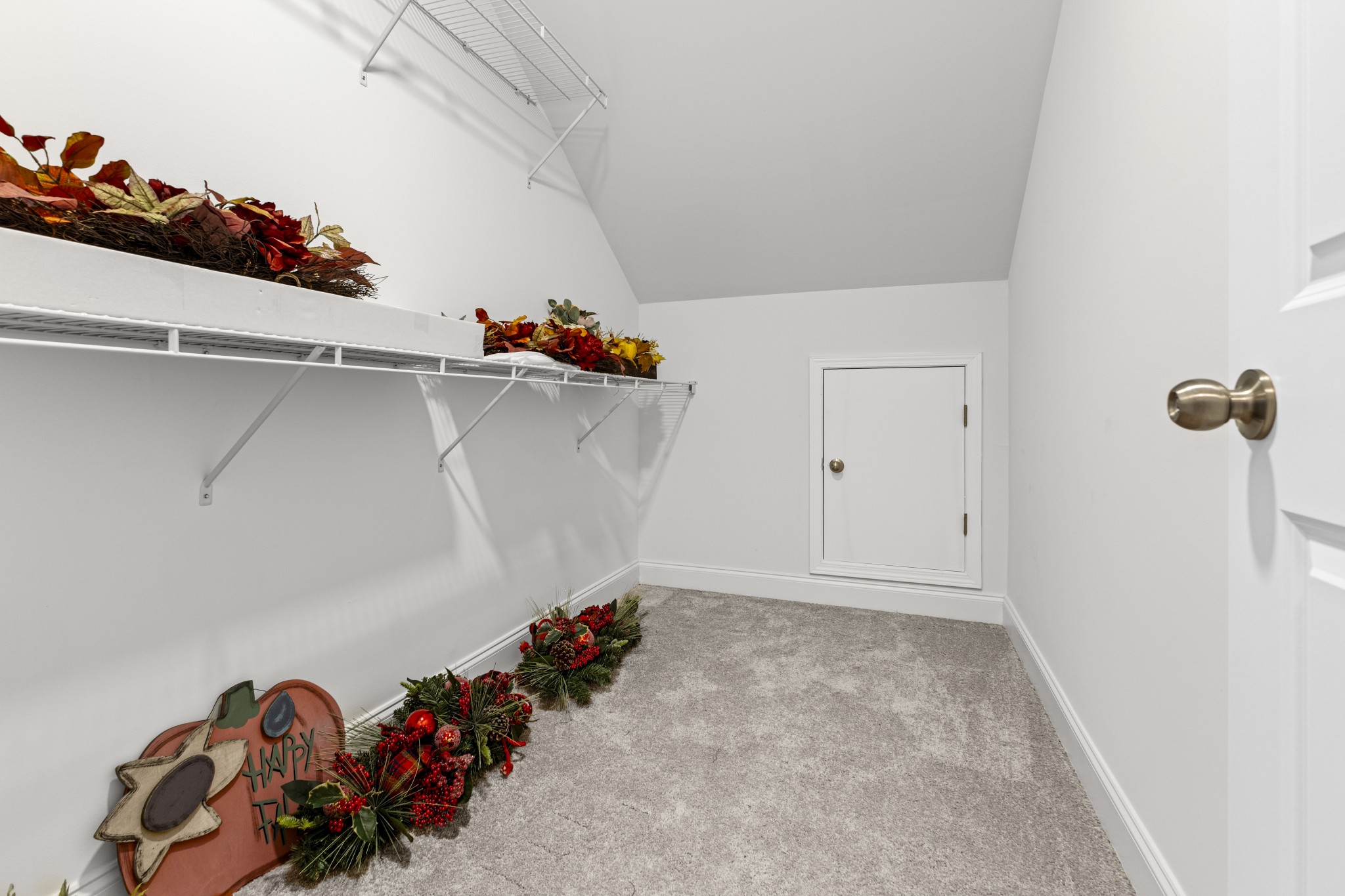 605 Weybridge Dr Property Photo 26