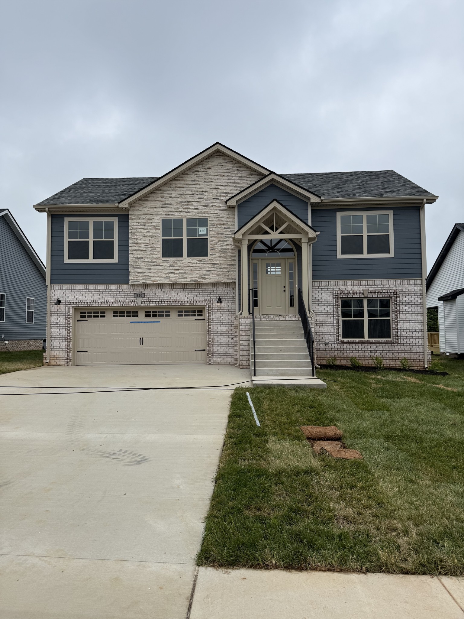 820 Macon Ln Property Photo