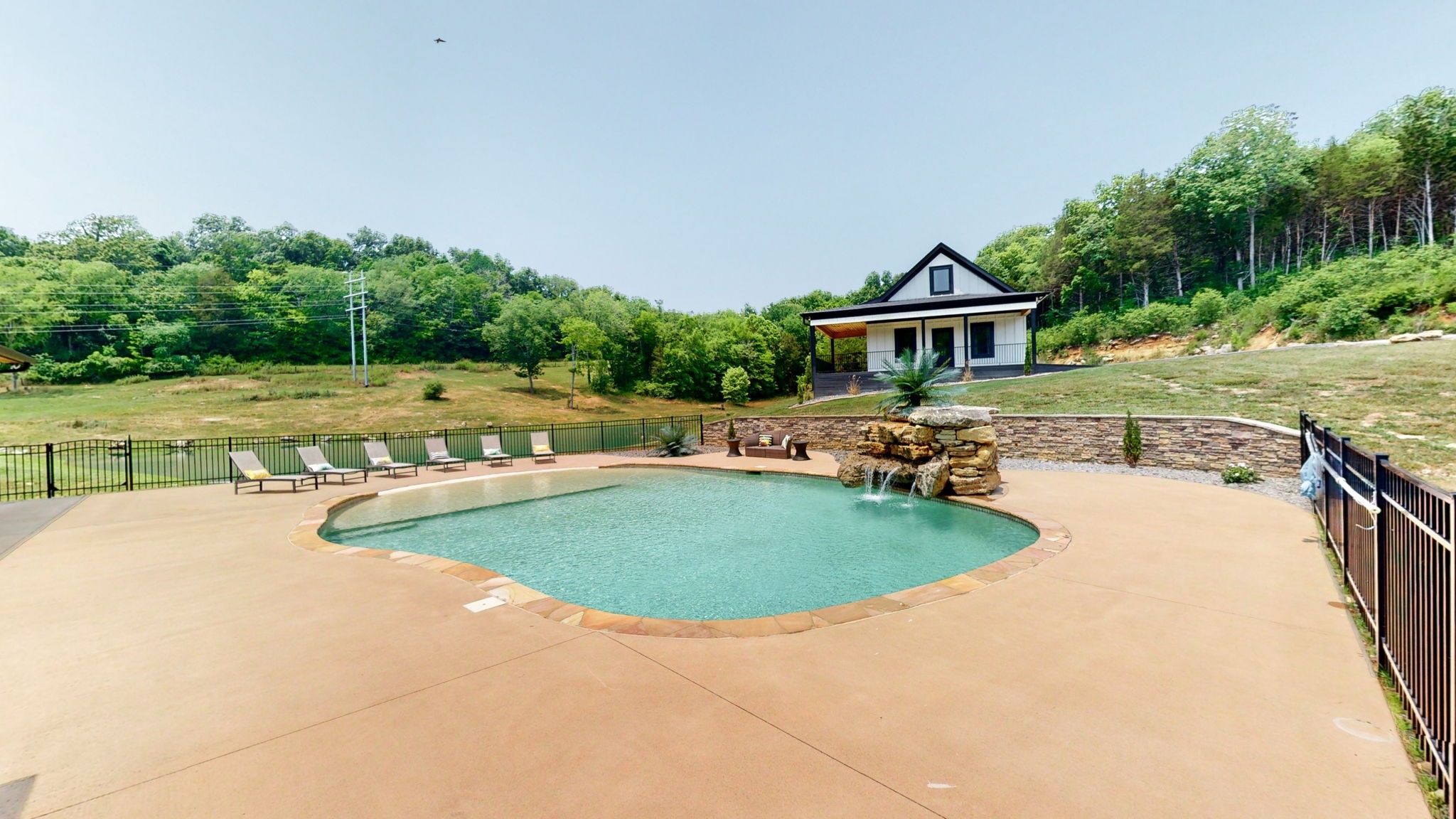 355 Allen Rd Property Photo 1