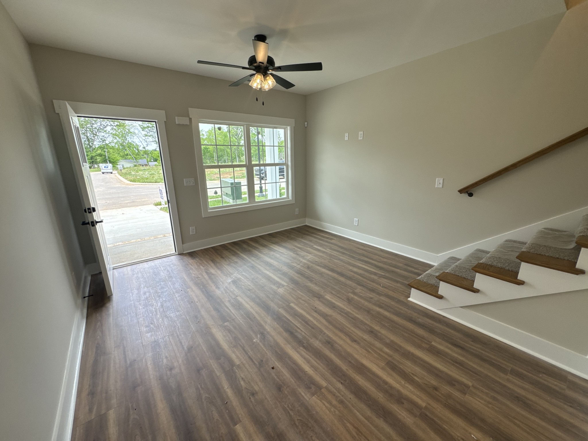 535 Charleston Cove Way Property Photo 3