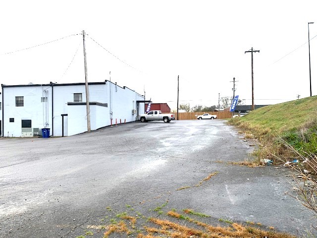 912 N Main St Property Photo 17