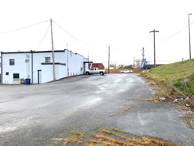 912 N Main St Property Photo 2