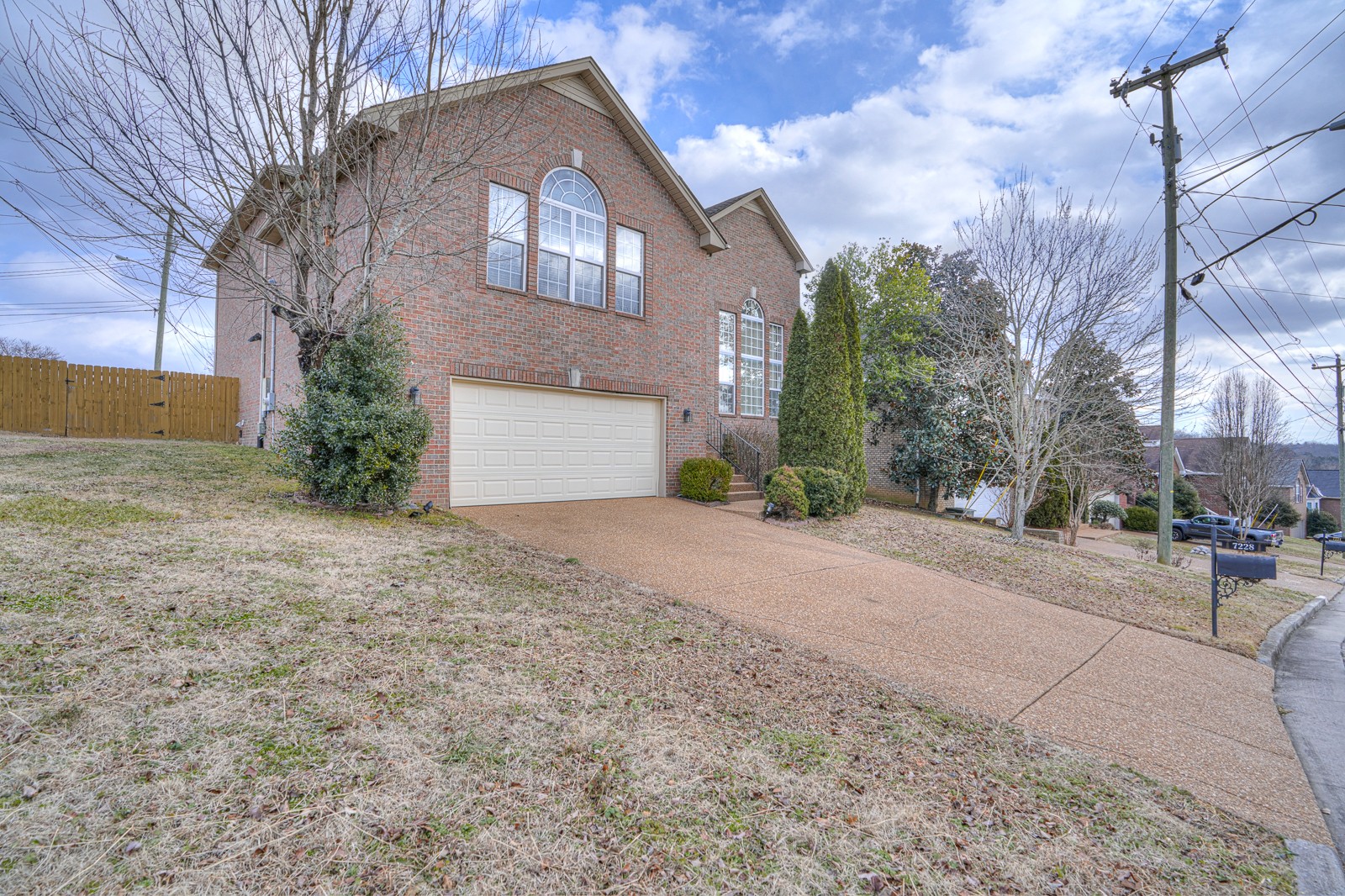 7228 Sugarloaf Dr Property Photo 3