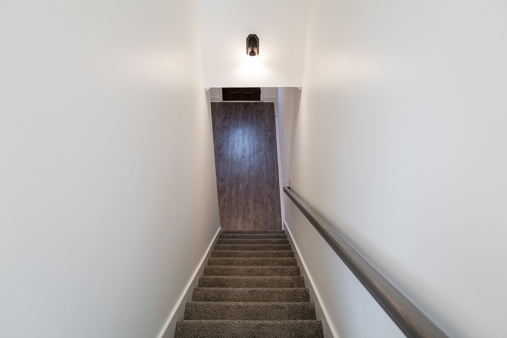 182 Dundee Drive Property Photo 6