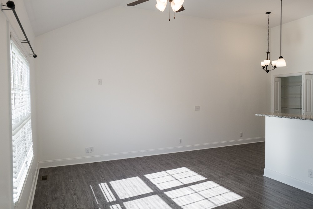 182 Dundee Drive Property Photo 9