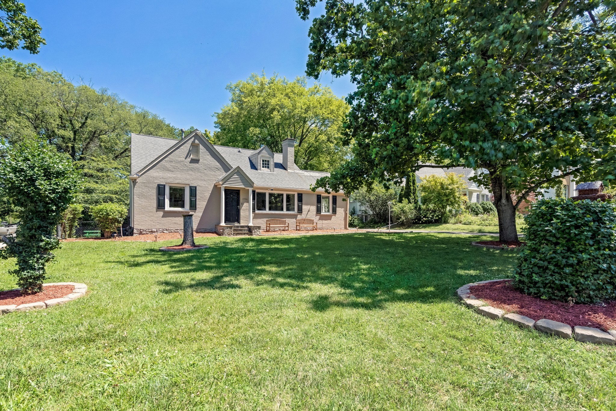 1704 Temple Ave Property Photo 5