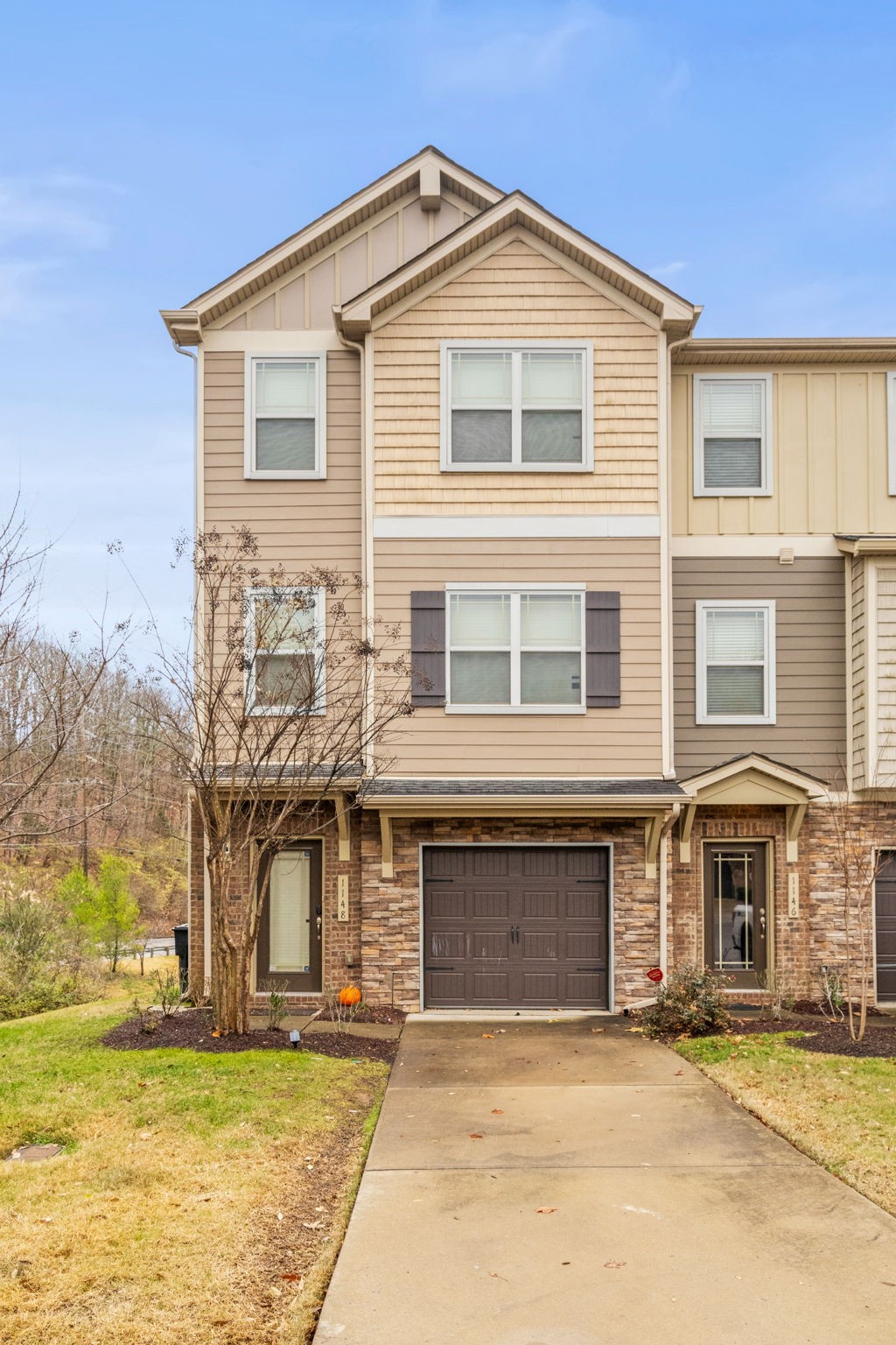 1148 Woodbury Falls Ct Property Photo 2