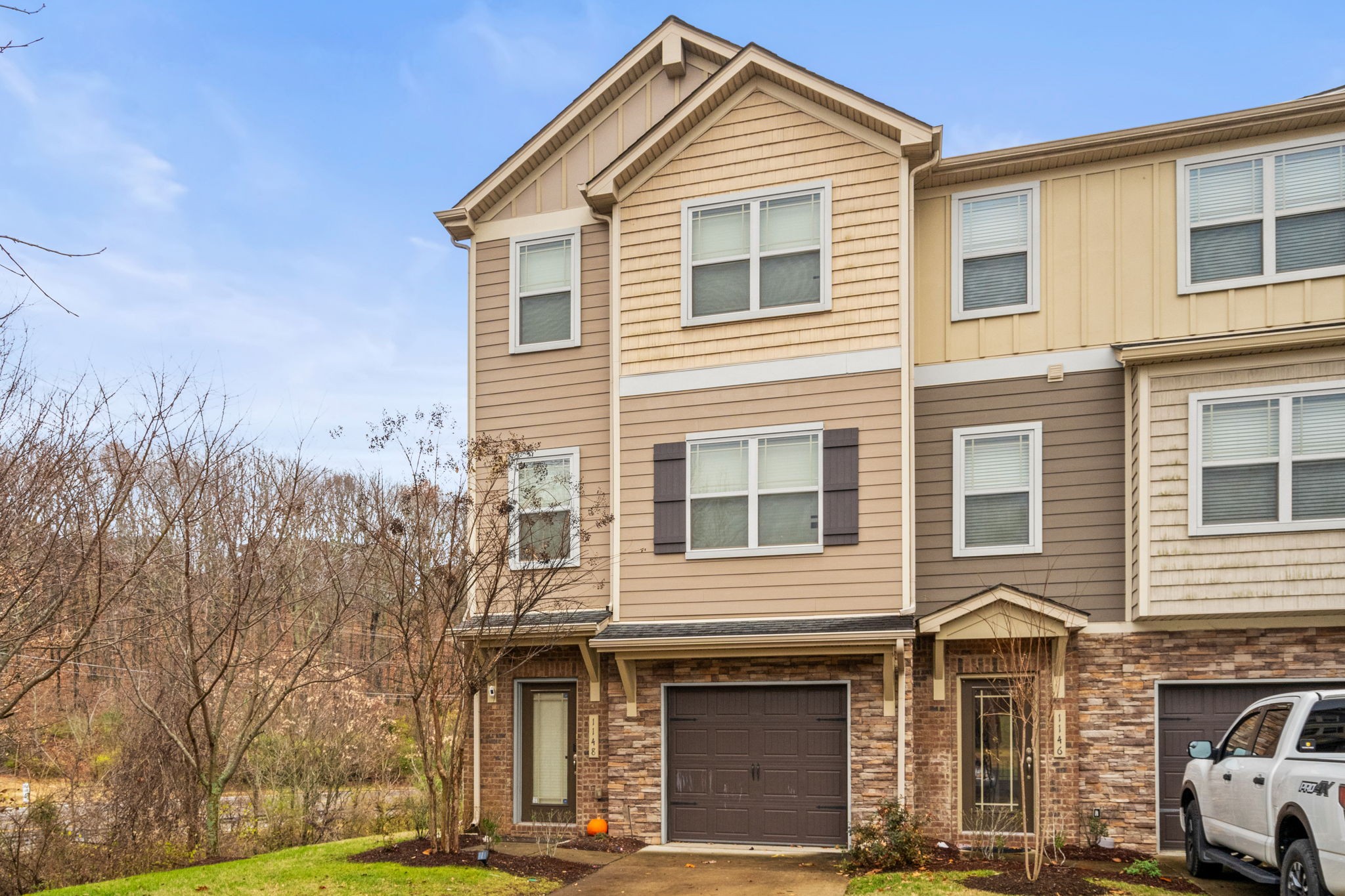 1148 Woodbury Falls Ct Property Photo 3
