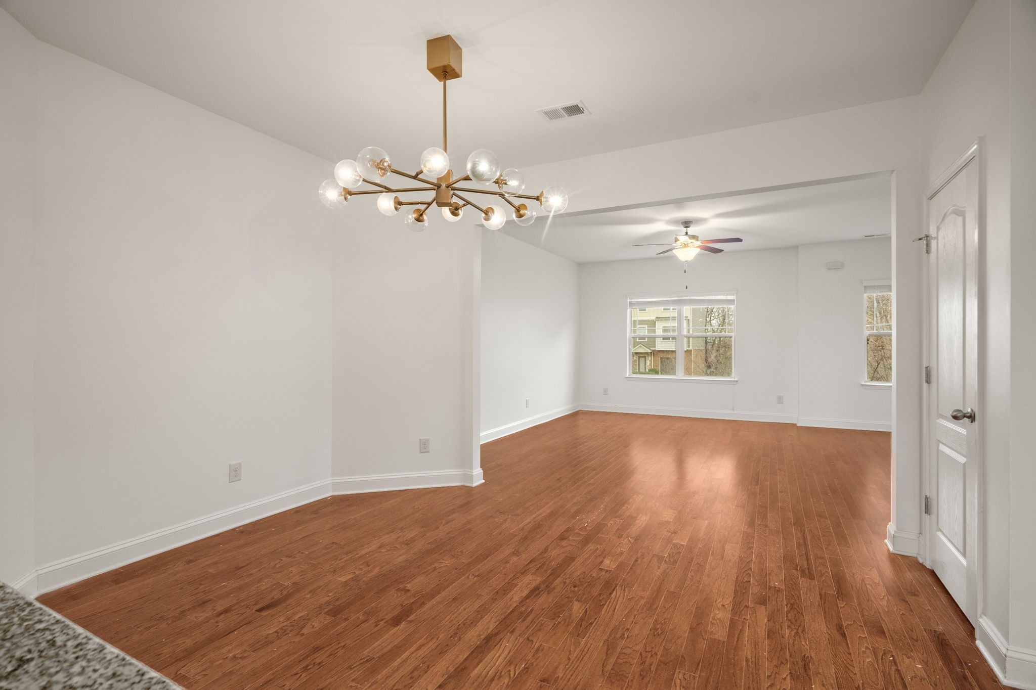 1148 Woodbury Falls Ct Property Photo 4